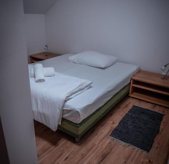 Семейное Студио, Novy Kastiel Self Check In