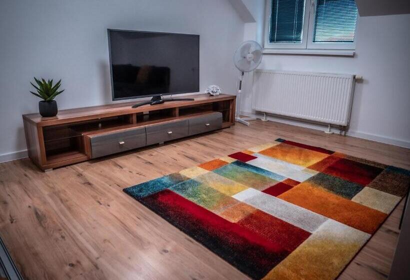 Семейное Студио, Novy Kastiel Self Check In