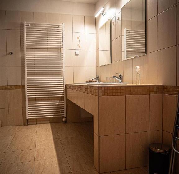 Семейное Студио, Novy Kastiel Self Check In