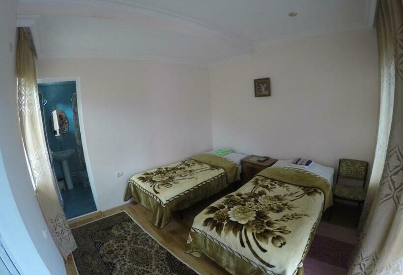 اتاق استاندارد با چشم‌انداز باغ, Guest House Mary