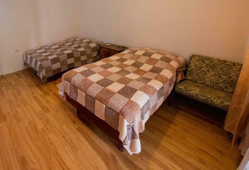 اتاق استاندارد با چشم‌انداز باغ, Guest House Mary