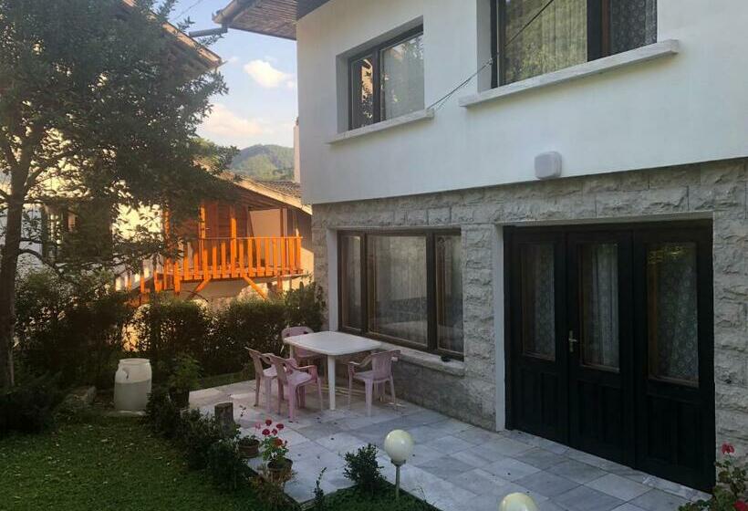 Апартаменты 1 Спальня Вид на Сад, Luylyana Guesthouse