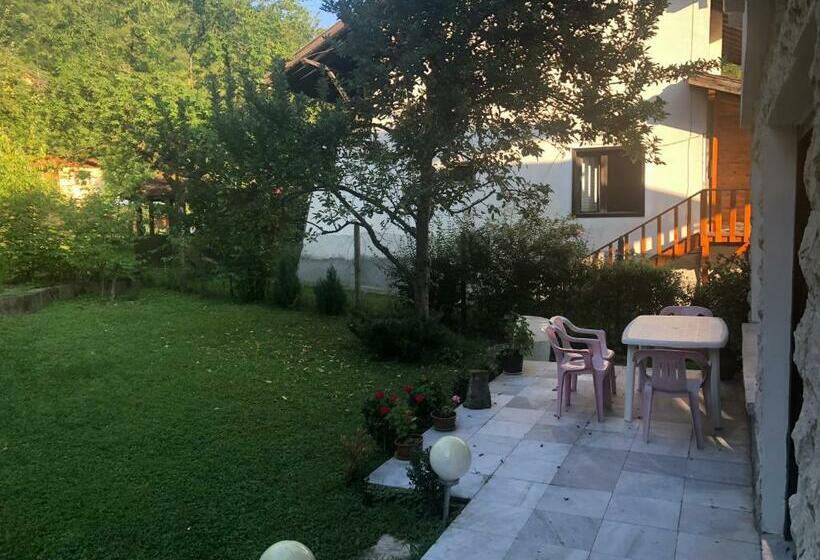 Апартаменты 1 Спальня Вид на Сад, Luylyana Guesthouse