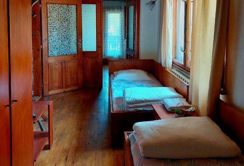 Номер Стандарт Трехместный, Luylyana Guesthouse