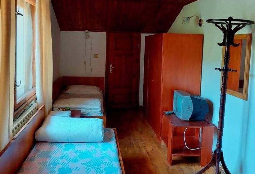 Номер Стандарт Трехместный, Luylyana Guesthouse