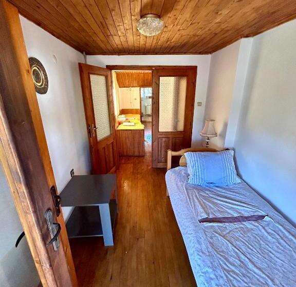 Номер Стандарт Трехместный, Luylyana Guesthouse