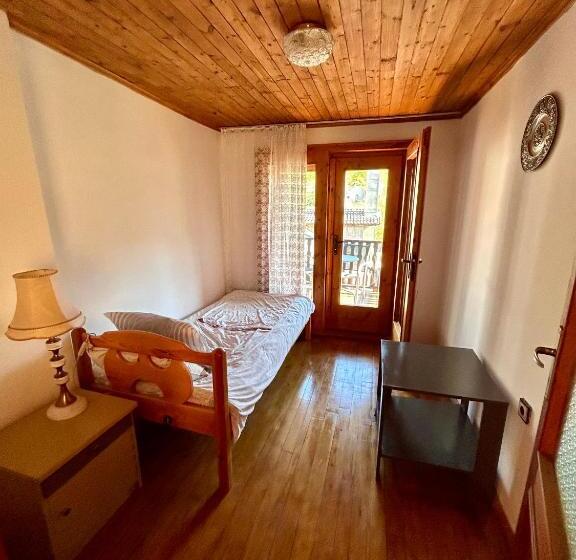 Номер Стандарт Трехместный, Luylyana Guesthouse