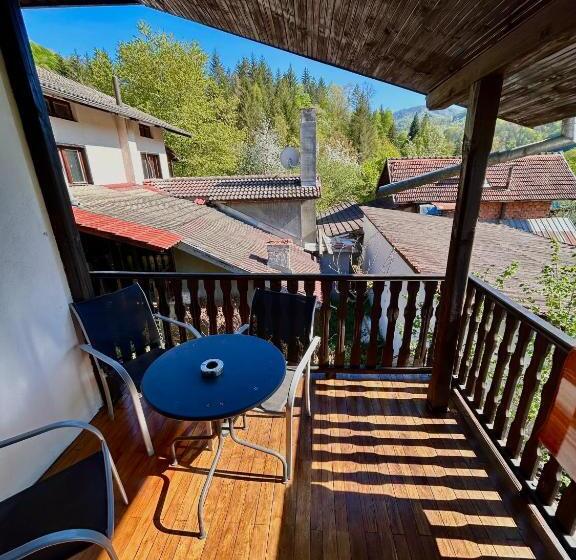 Номер Стандарт Трехместный, Luylyana Guesthouse