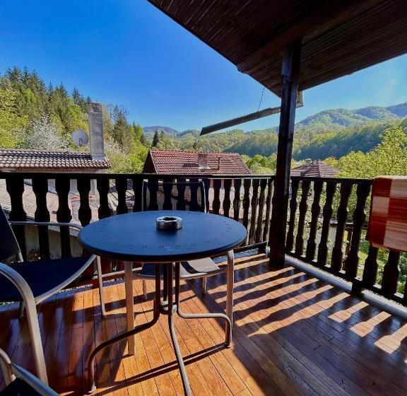 Номер Стандарт Трехместный, Luylyana Guesthouse