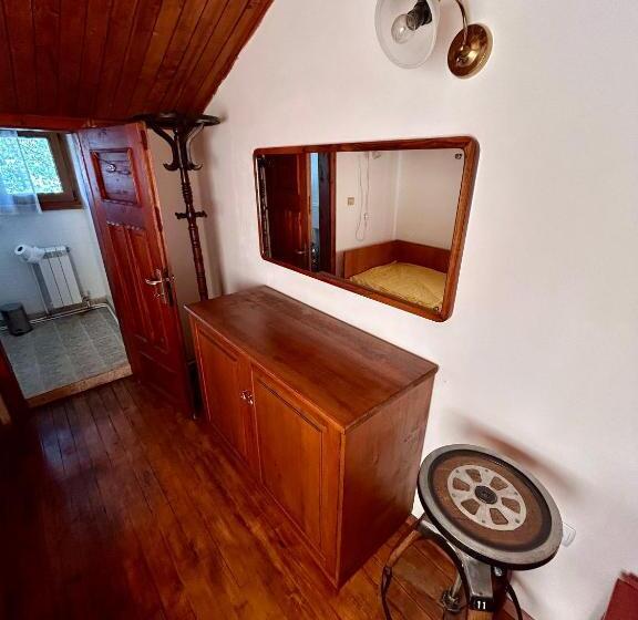 Номер Стандарт Трехместный, Luylyana Guesthouse