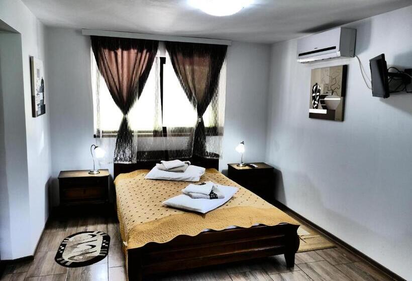 Номер Стандарт, Pensiunea Roua Florilor