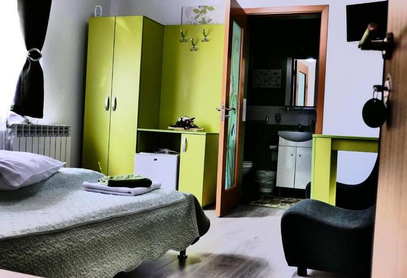 Номер Стандарт, Pensiunea Roua Florilor