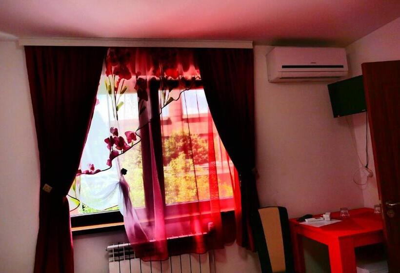 Номер Deluxe, Pensiunea Roua Florilor