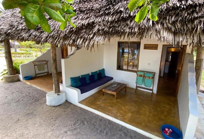 غرفة قياسية, Butiama Marine Camp