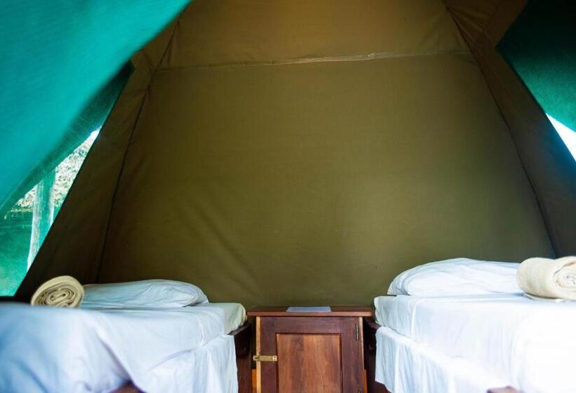 كوخ قياسي, Butiama Marine Camp