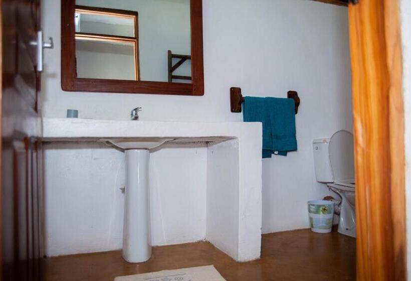 غرفة قياسية فردية, Butiama Marine Camp