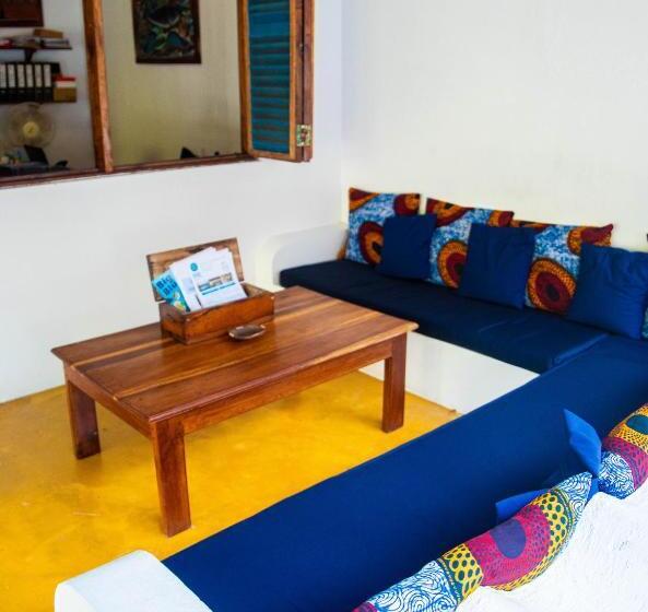 غرفة قياسية, Butiama Marine Camp