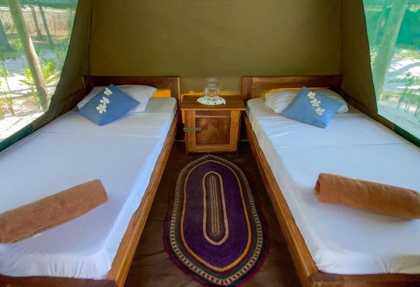 كوخ قياسي, Butiama Marine Camp