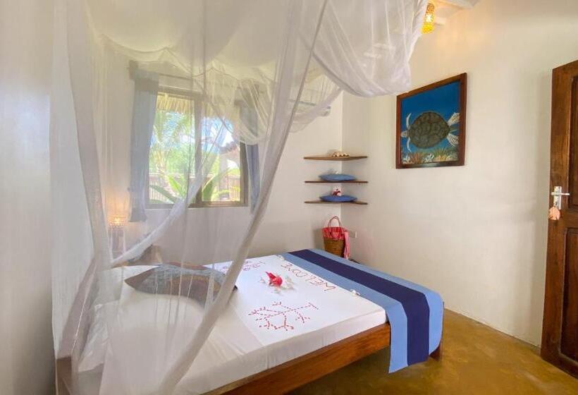 غرفة قياسية فردية, Butiama Marine Camp