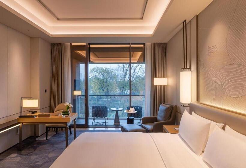 Номер Премиум Вид на Сад, Gran Melia Chengdu