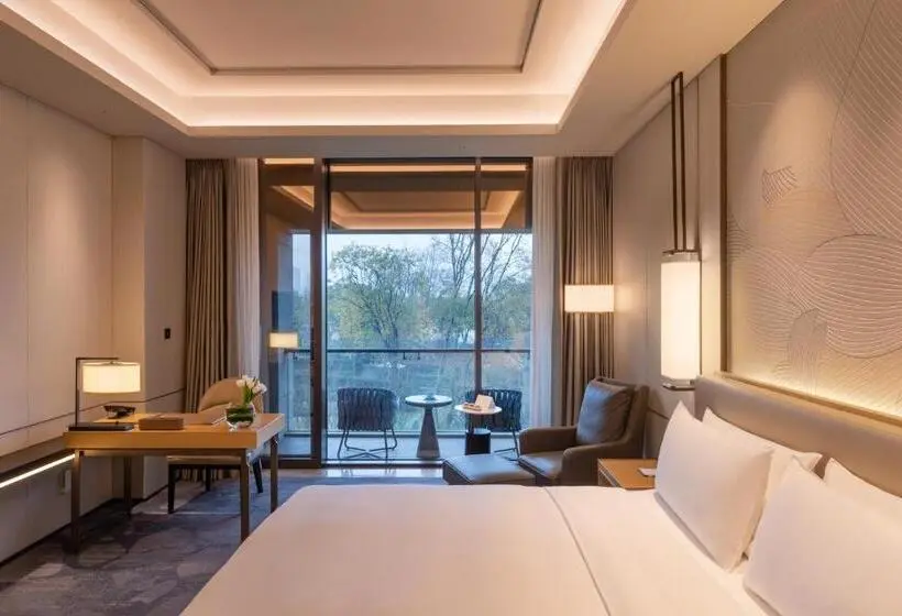 庭の見えるプレミアムルーム, Gran Melia Chengdu