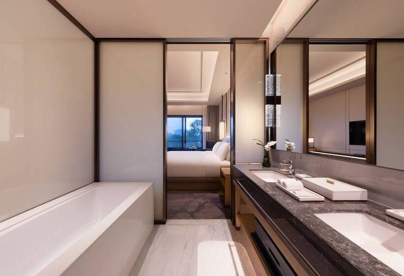 Classic room with balcony, Gran Melia Chengdu