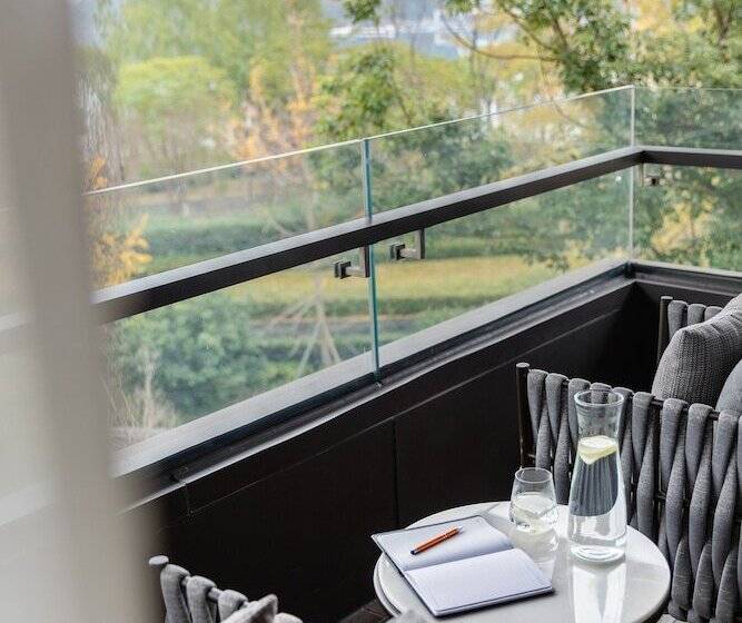 Номер Стандарт с Балконом, Gran Melia Chengdu