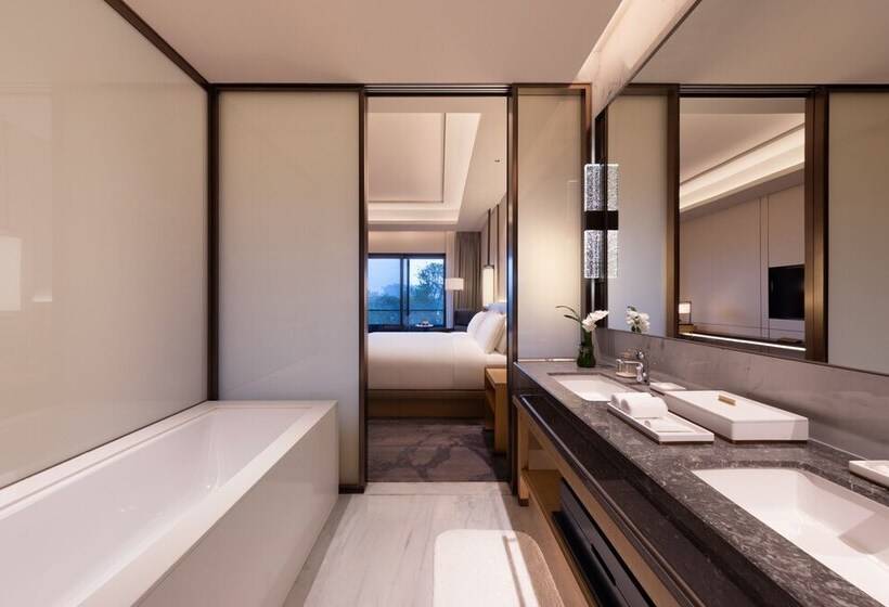 Classic room with balcony, Gran Melia Chengdu