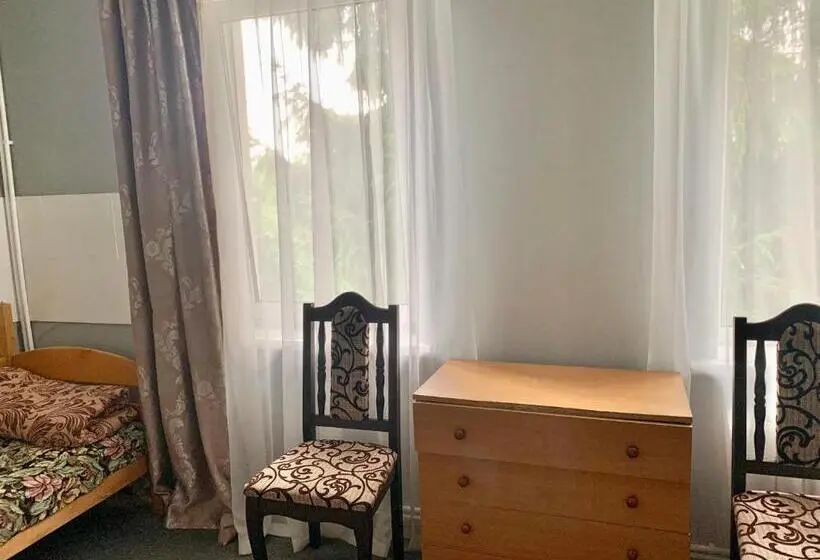 エコノミー４人部屋, мини гостиница три коня
