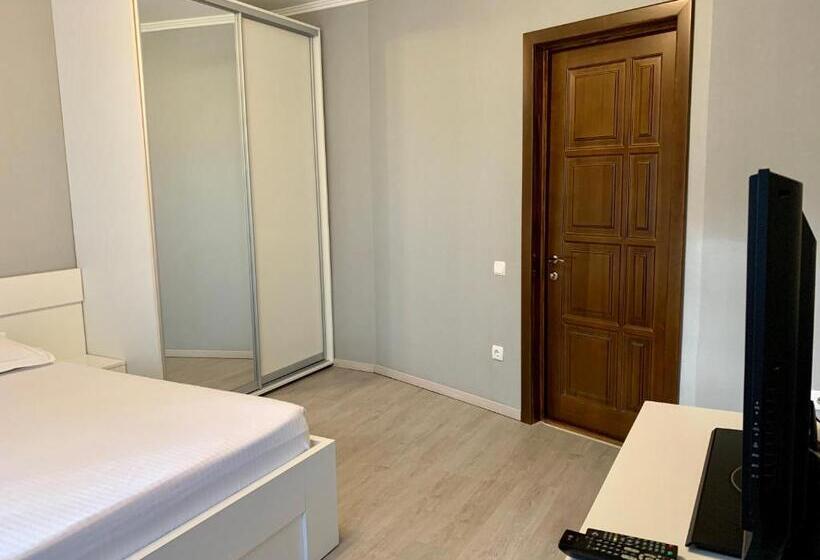 Апартаменты 1 Спальня, мини гостиница три коня