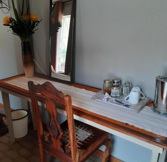Номер Стандарт Вид на Бассейн, Fochville Guesthouse