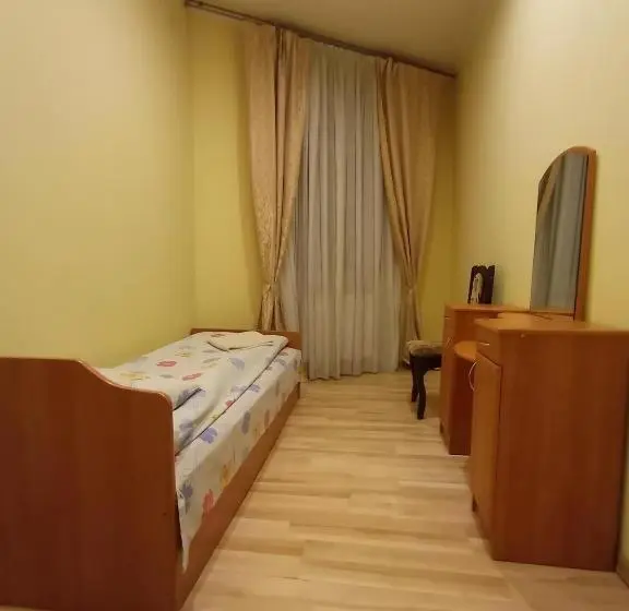 スタンダード４人部屋, панський двір