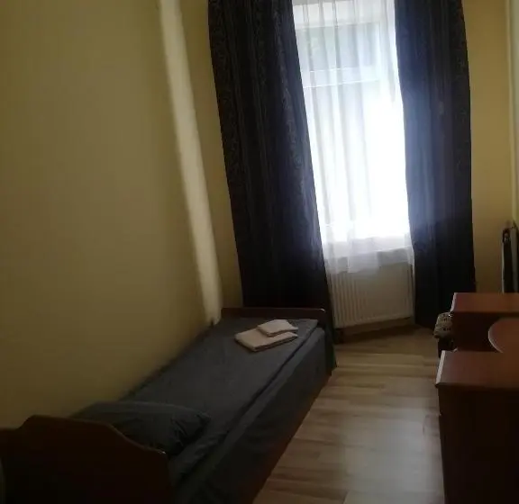 スタンダード４人部屋, панський двір