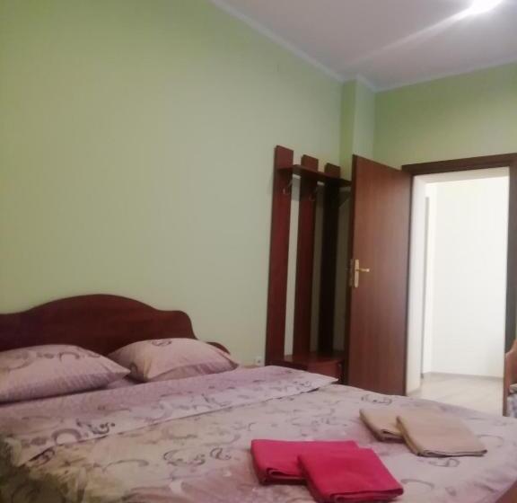 Chambre Quadruple Standard, панський двір