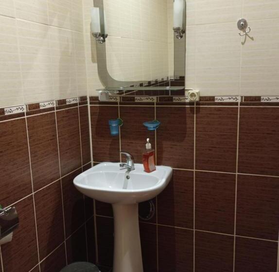 Suite, панський двір