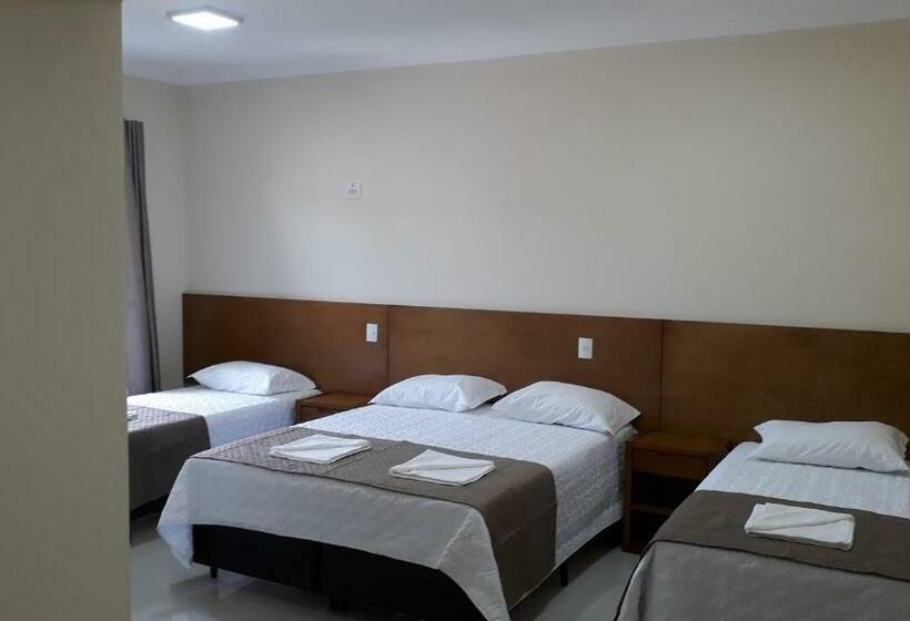 غرفة قياسية رباعية, Campos Altos Palace