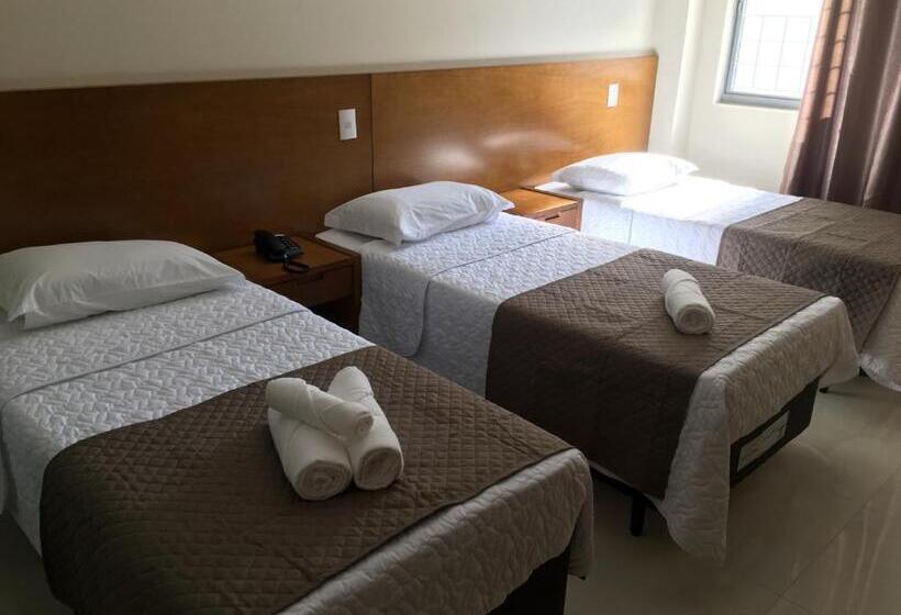 غرفة قياسية ثلاثية, Campos Altos Palace