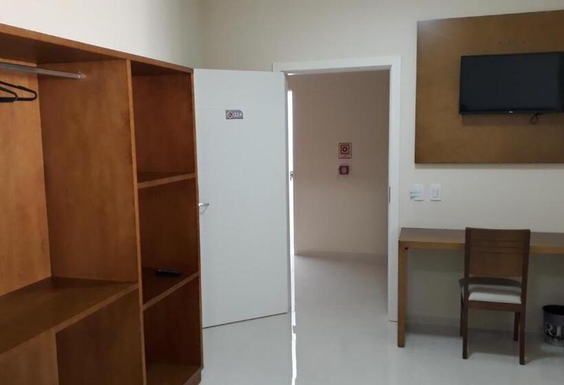 غرفة قياسية رباعية, Campos Altos Palace