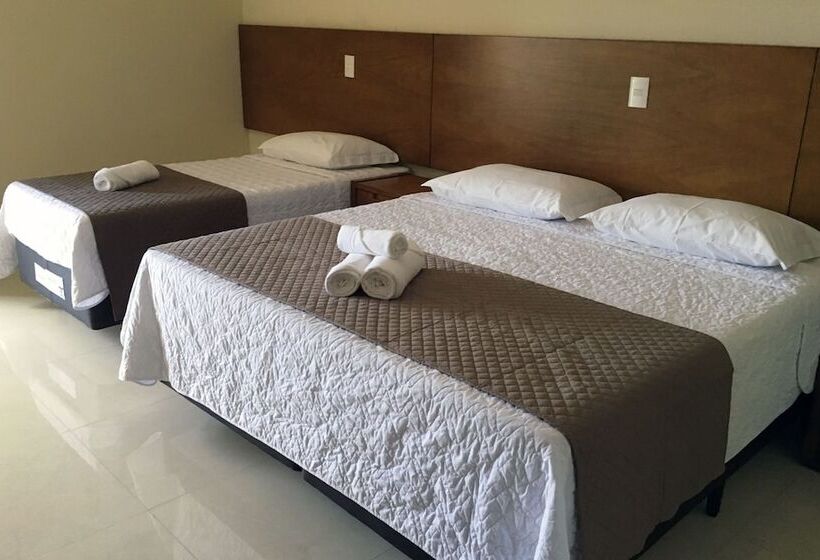 غرفة قياسية ثلاثية, Campos Altos Palace