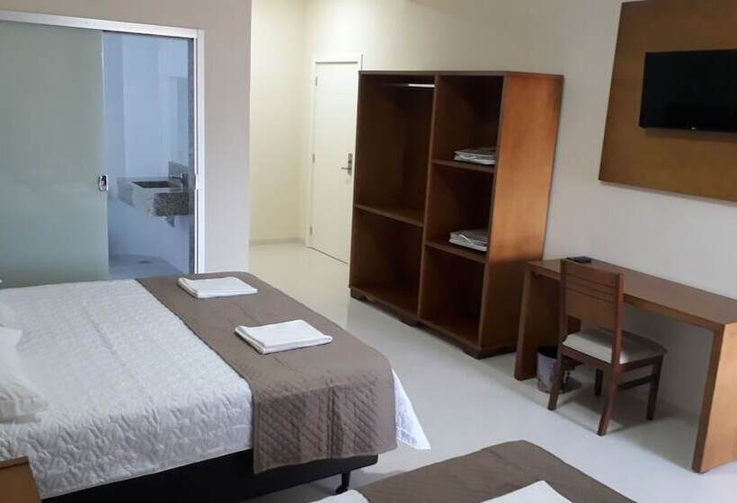 غرفة قياسية ثلاثية, Campos Altos Palace