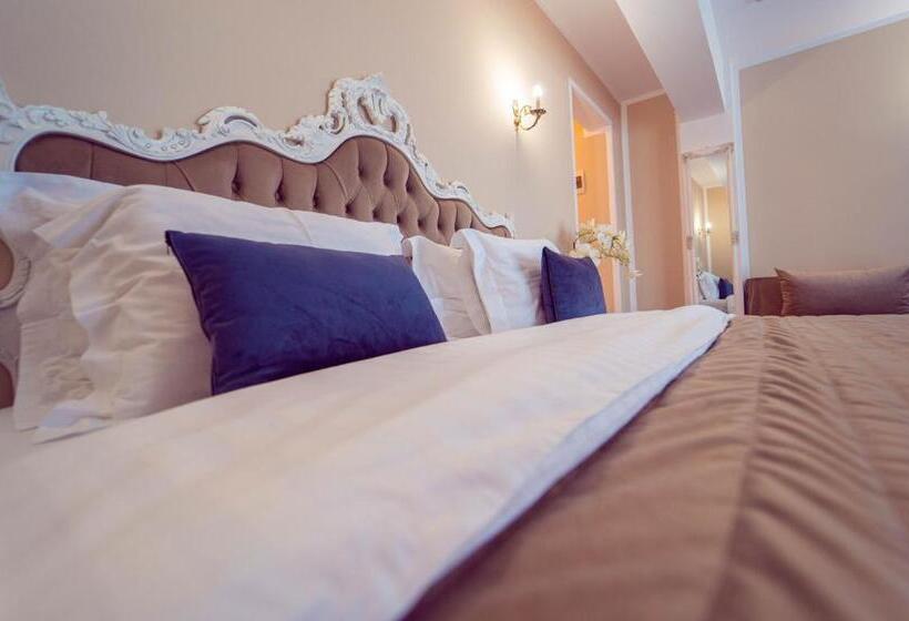 Номер Deluxe, Gradinile Romane