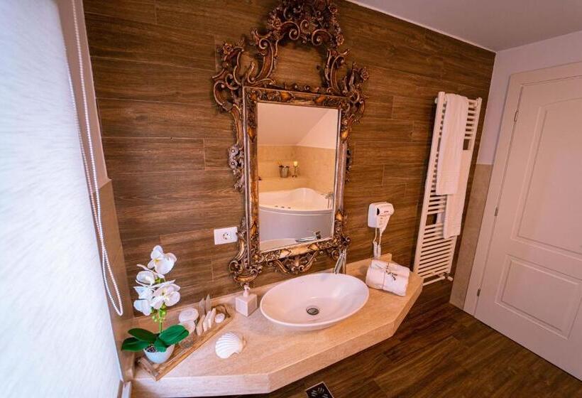 Номер Стандарт с Гидромассажем, Gradinile Romane