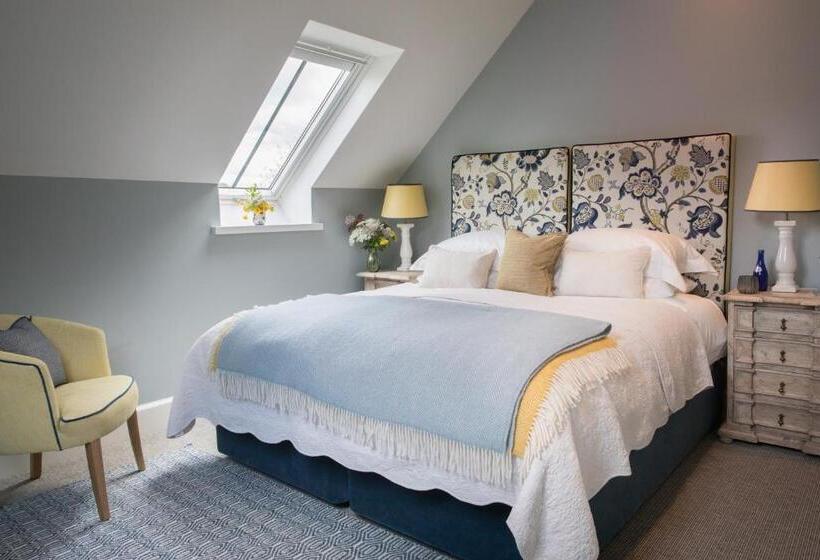 Хижина Superior, Newhall Mains