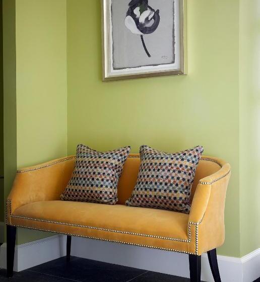 Хижина, Newhall Mains