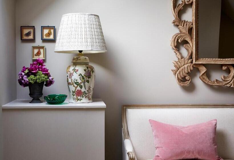 Хижина, Newhall Mains