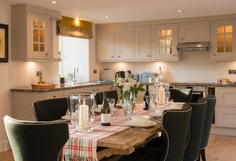 Дом 3 Спальни, Newhall Mains