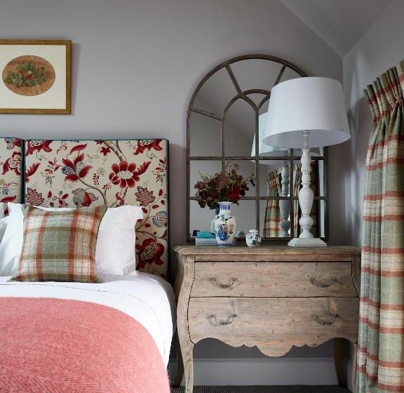 Хижина, Newhall Mains