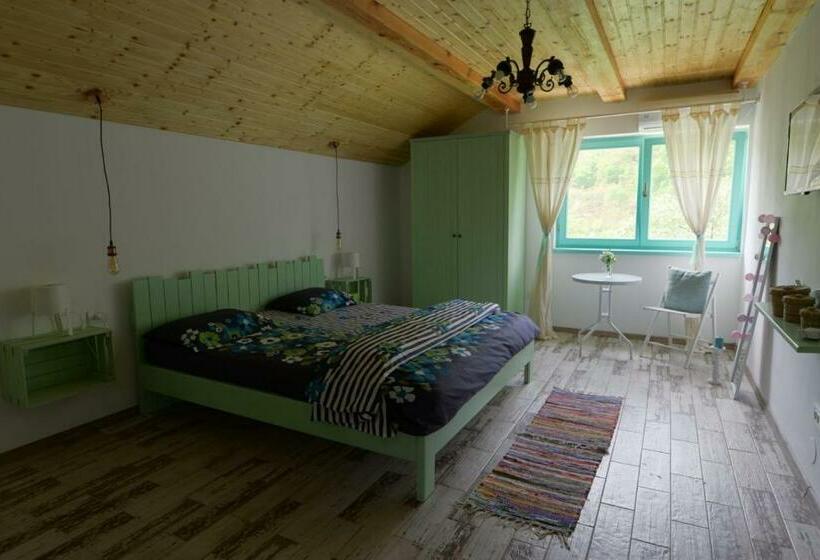 חדר סטנדרט נוף לגינה, Pensiunea Happy