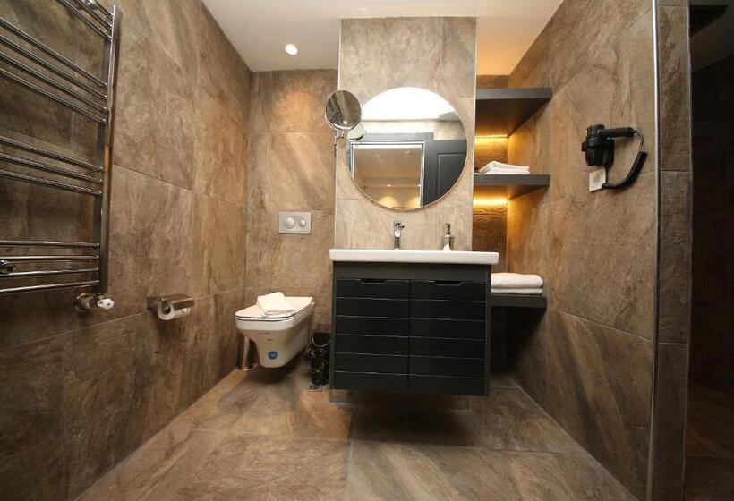 סוויטת ג'וניור, Safran Germi̇a Palas