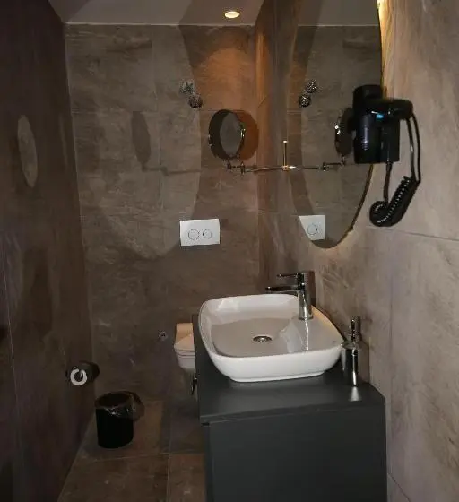 テラス付スイート, Safran Germi̇a Palas